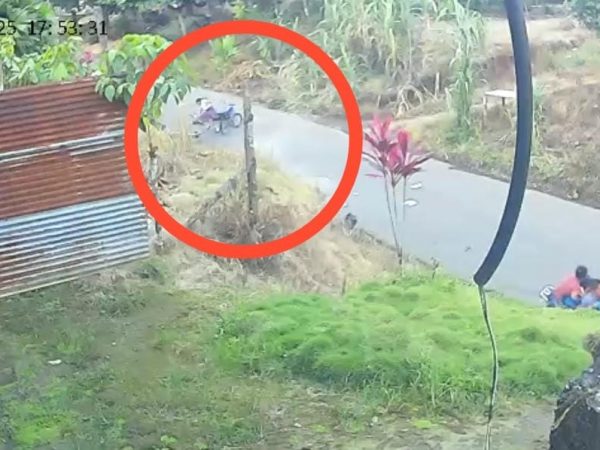 En la imagen se observa la velocidad con la que conducía uno de los motociclistas que resultó herido.