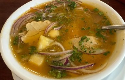 Encebollado ecuatoriano, el sabor que acerca a los migrantes al hogar