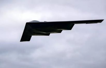 Estados Unidos posee la MOP GBU-57, una bomba antibúnker diseñada específicamente para destruir instalaciones nucleares subterráneas, como las de Irán.