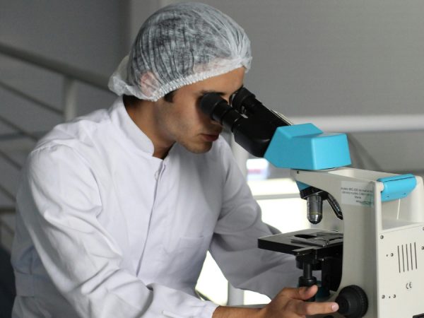 Estas son las únicas universidades ecuatorianas que cumplen con el requisitos impuestos por Argentina tras escándalo en examen de residencias médicas. (Pexels)