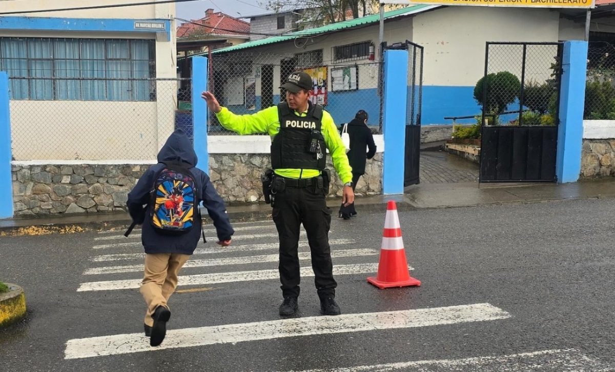 Esto dice la ministra de Educación Alegría Crespo sobre la presencia de agentes de la Policía en las instituciones educativas . (Policía Nacional).