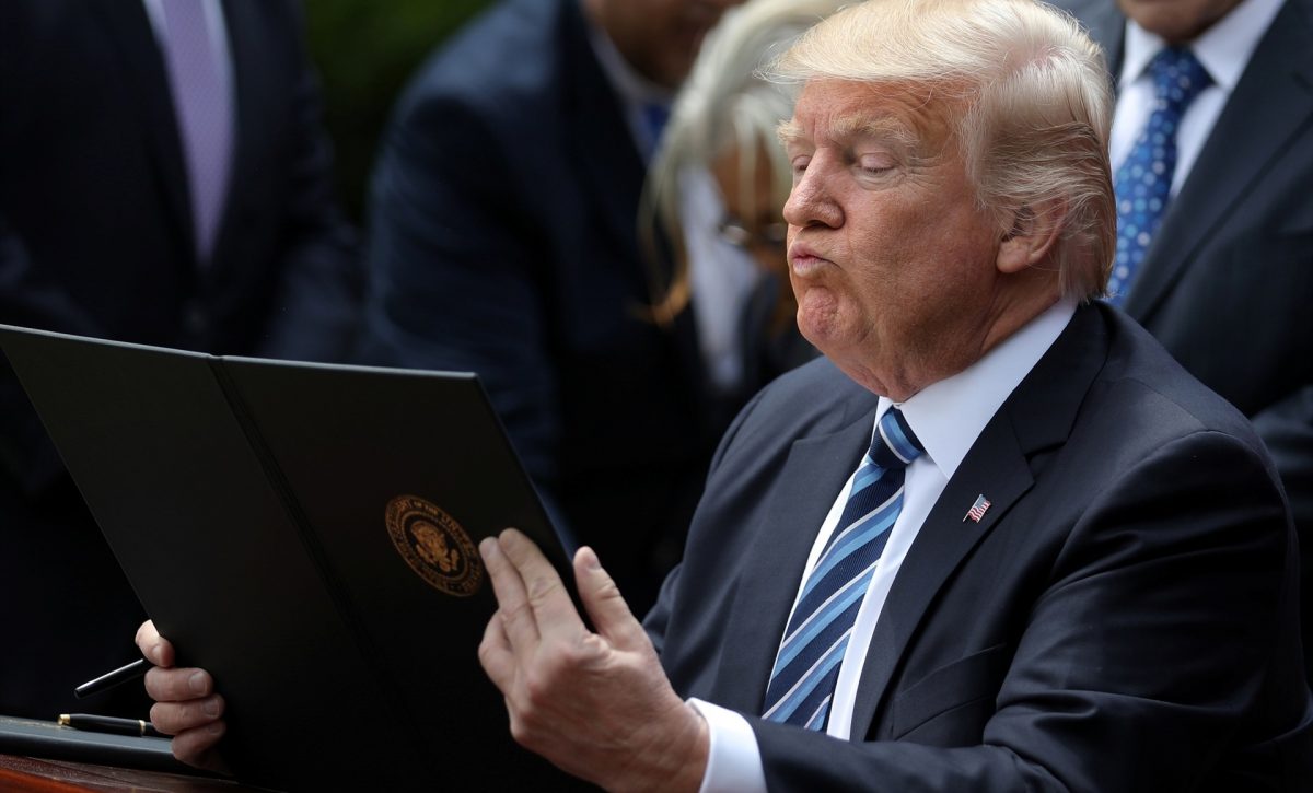 rump Considera Invocar la Ley de Insurrección por Protestas en Los Ángeles