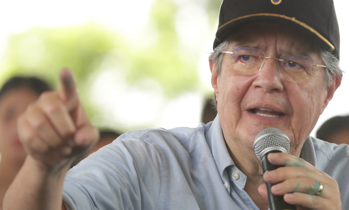 Ecuador.- El presidente de Ecuador se parte el peroné en una caída