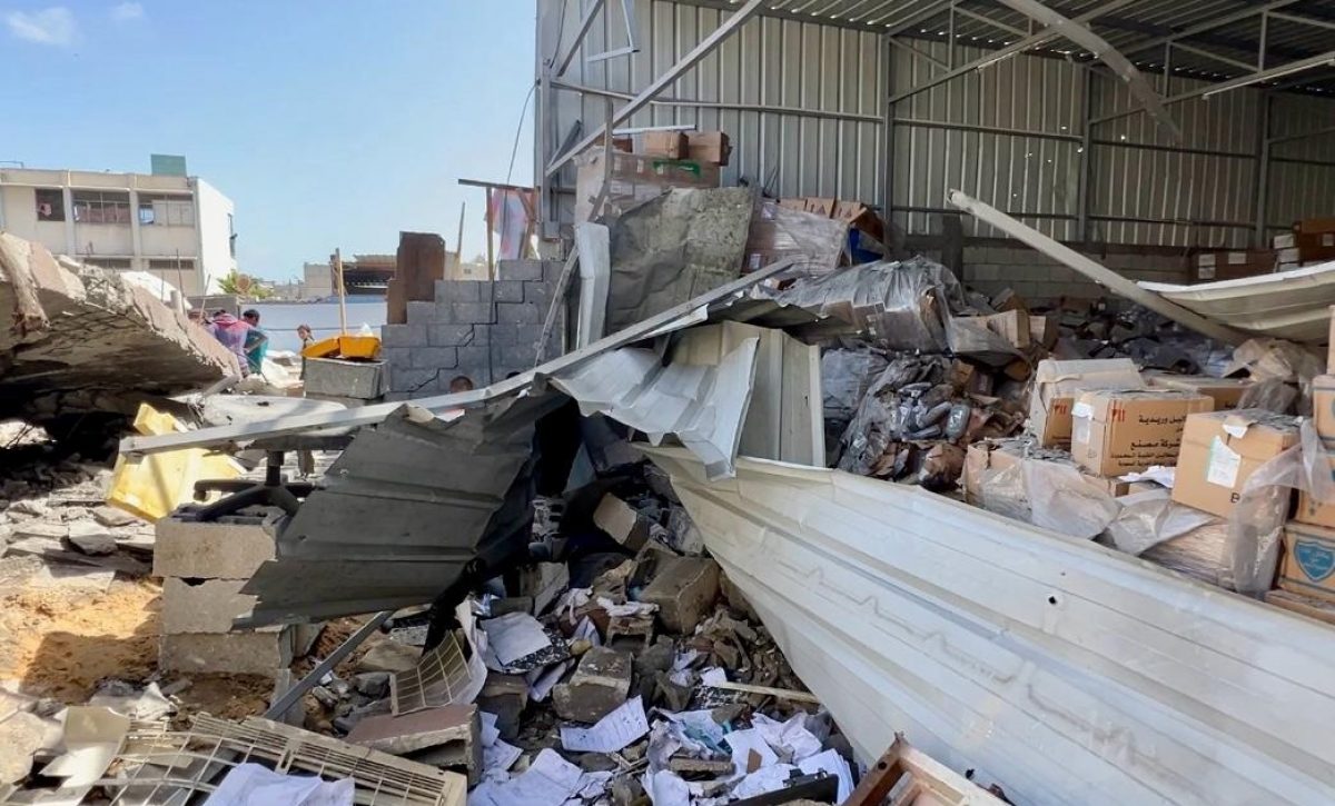 Tres muertos y 46 heridos por disparos israelíes en centro de ayuda en Rafá