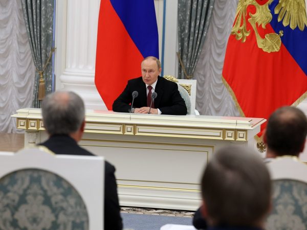 Foto/ Europa Press: Vladimir Putin informa a su cúpula de seguridad sobre el resultado de la cumbre de Alaska con Trump.