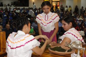 Estudiantes de la carrera de artes escénicas. de la Universidad San Gregorio, realizaron presentaciones artísticas.