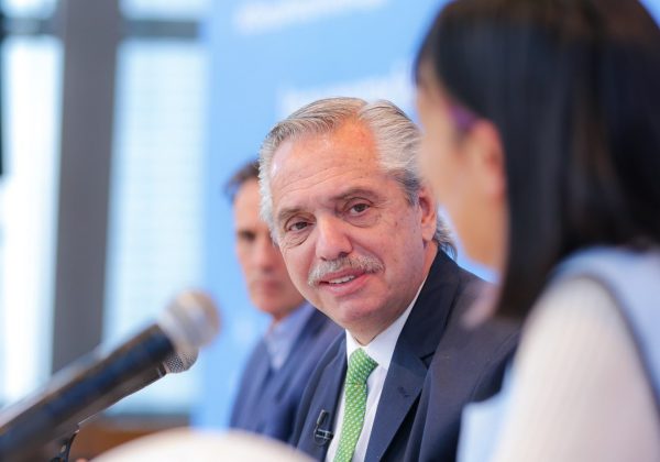 Expresidente Alberto Fernández enfrentará juicio por corrupción en Argentina