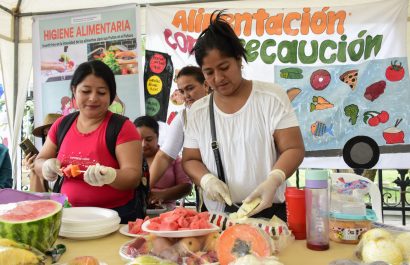 Las educadoras del MIES dieron consejos sobre la buena alimentación.