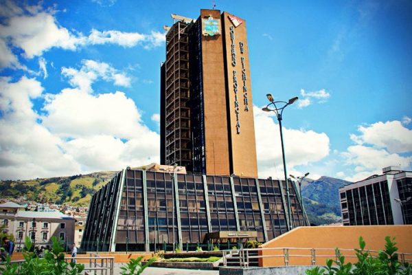 El edificio de la Prefectura de Pichincha.