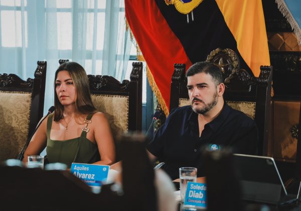 Federación de Comunas del Guayas declara 'personas no gratas' al alcalde Aquiles Álvarez y a la vicealcaldesa Tatiana Coronel