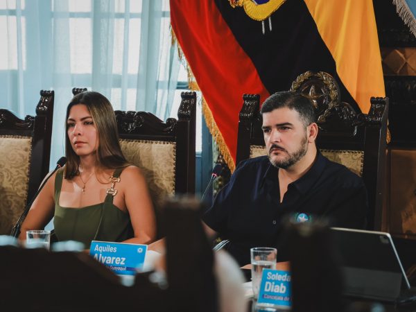 Federación de Comunas del Guayas declara 'personas no gratas' al alcalde Aquiles Álvarez y a la vicealcaldesa Tatiana Coronel