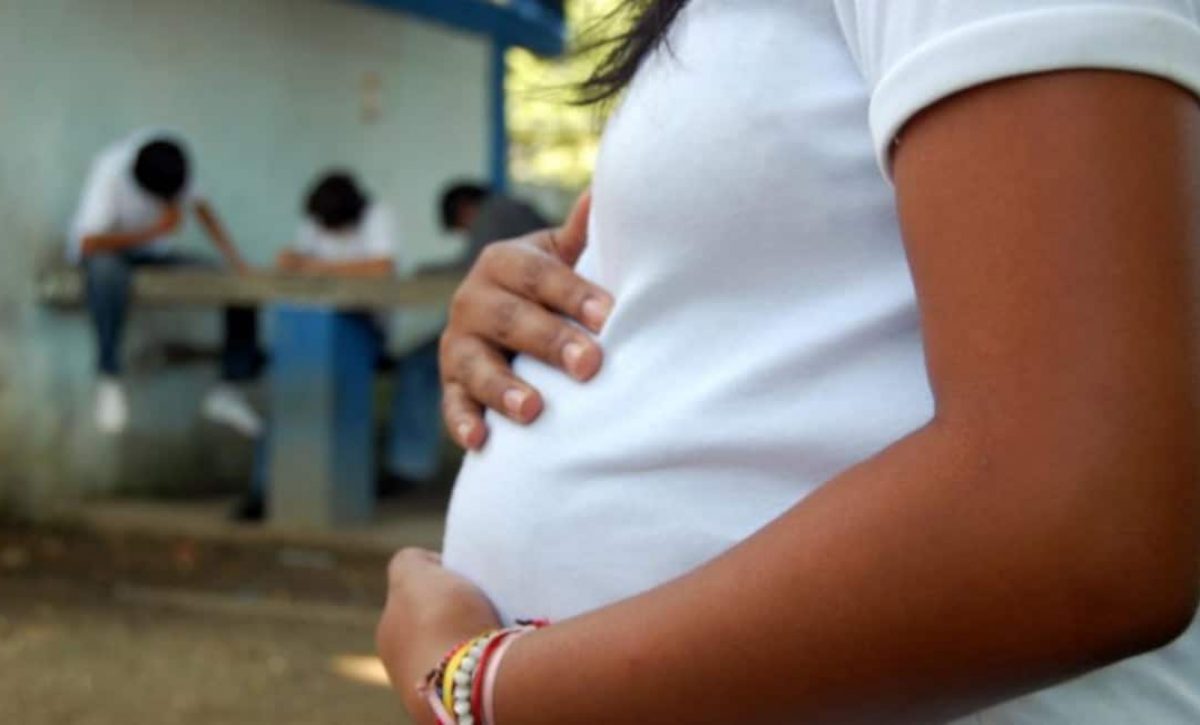 Fiscalía de Paraguay investiga muerte de niña abusada y embarazada a los 13 años.