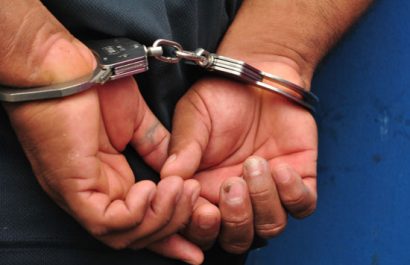 Fiscalía imputa a sospechoso por asesinato de comerciante y daño colateral a dos estudiantes en Santa Elena