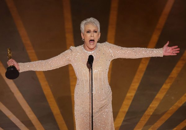Jamie Lee Curtis se sometió a una cirugía estética para mejorar la apariencia de sus ojos, pero después se arrepintió.