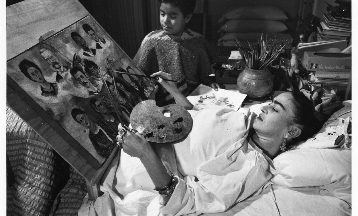 La última etapa de la vida de Frida Kahlo fue una tremenda tortura. Además de las dolencias en la espalda, tuvo que ver cómo se le amputaba una pierna.