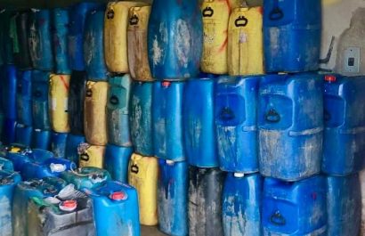 Fuerzas Armadas detectan y decomisan combustible ilegal en bodega clandestina en frontera norte de Ecuador