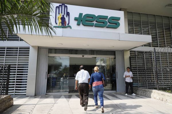 Afiliación al IESS: Obligación desde el primer día de trabajo en Ecuador.