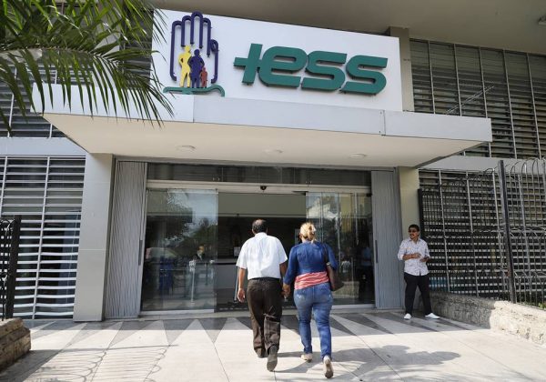 Afiliación al IESS: Obligación desde el primer día de trabajo en Ecuador.