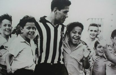 Fue en 1951 cuando Garrincha firmó aquel primer contrato con Botafogo y se convirtió en futbolista profesional.