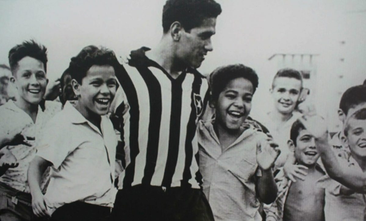 Fue en 1951 cuando Garrincha firmó aquel primer contrato con Botafogo y se convirtió en futbolista profesional.