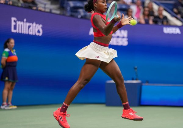 Gauff busca avanzar en el US Open ante Vekic tras ajustar su saque