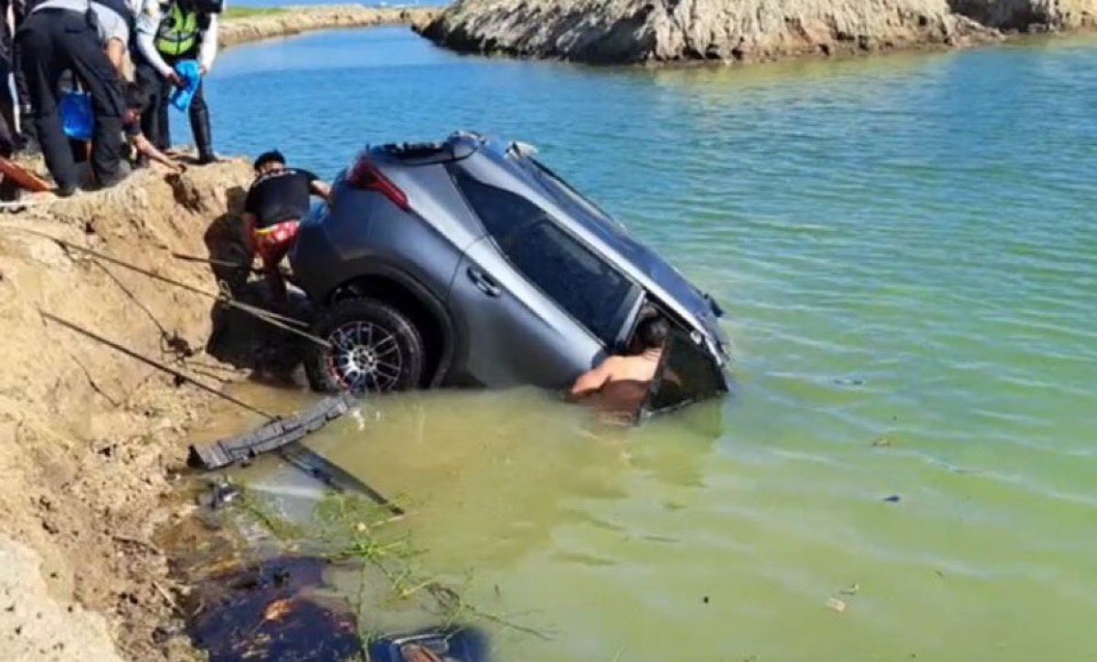 Accidente en Salinas deja tres muertos tras caer vehículo en piscina industrial