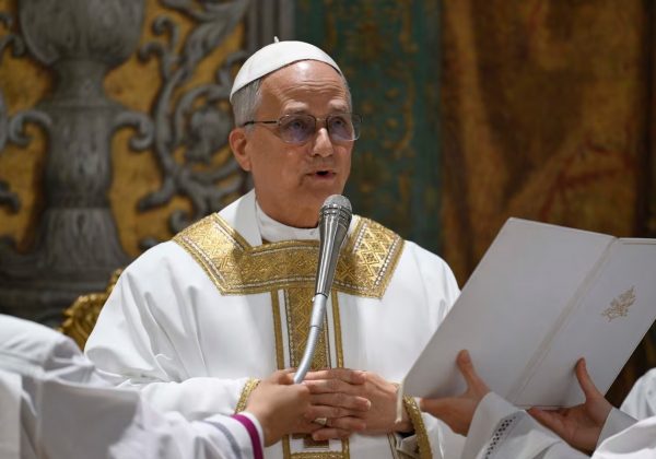 Dos mujeres proclamaron las lecturas en la primera misa de León XIV en la Capilla Sixtina