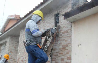 Para facilitar la transición, CNEL ha implementado una campaña de apoyo en varios puntos. FOTO: @CNEL_EP.