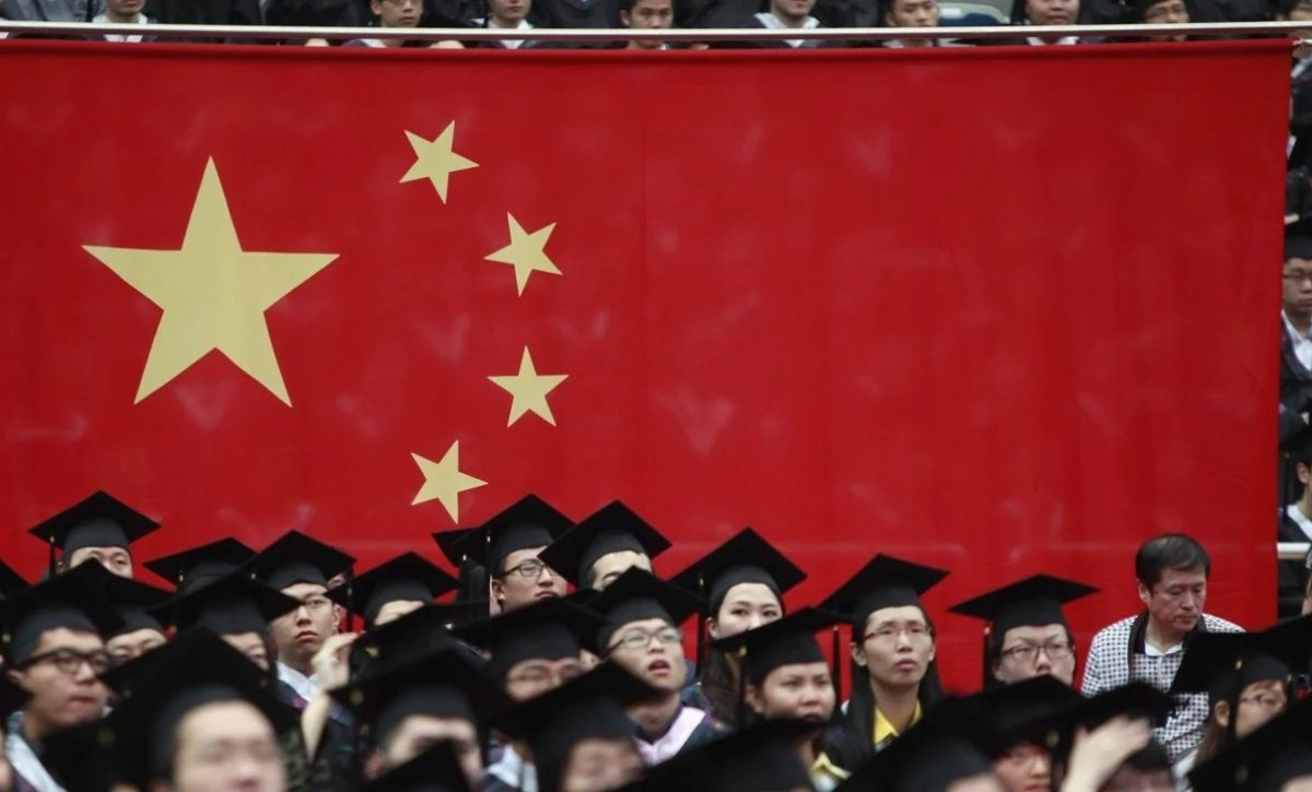 EE.UU. rechaza visa a estudiante China en medio de restricciones migratorias.