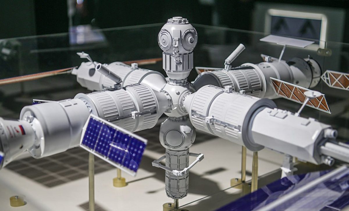 Rusia planea para el año 2030 la transición a su propia estación orbital, que será la primera plataforma de drones del mundo equipada con robots.
