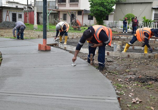 Guayaquil impulsa un plan de regeneración urbana con 33 nuevos parques que transforman áreas deterioradas en zonas de convivencia.