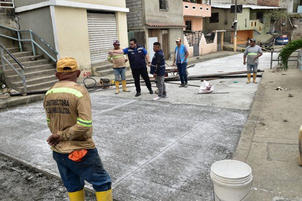 Mapasingue Este en Guayaquil, vive una intervención urbana con escalinatas, muros de contención y obras viales.