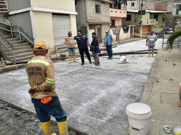 Mapasingue Este en Guayaquil, vive una intervención urbana con escalinatas, muros de contención y obras viales.