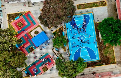 El sur de Guayaquil cambia su entorno urbano con la intervención de cuatro parques que recuperan espacios públicos.