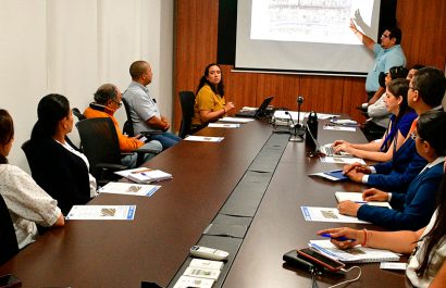 Más de 40 instituciones de Los Ceibos conocen detalles del proyecto de pasos elevados socializado por el Municipio de Guayaquil.