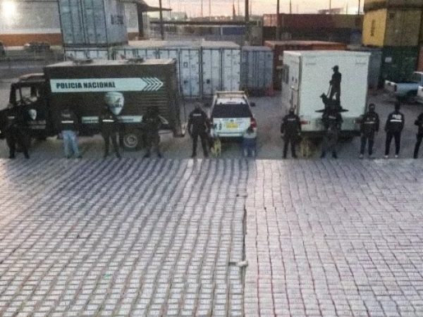 Operación entre Fiscalía y Policía en Guayaquil, detectó más de cuatro toneladas de cocaína en un contenedor de banano.