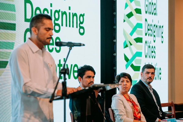Guayaquil presenta la Guía de Diseño de Calles, una herramienta que moderniza la planificación urbana y prioriza a peatones.