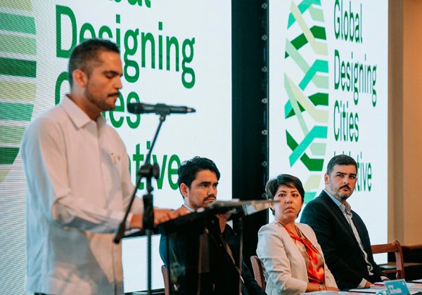 Guayaquil presenta la Guía de Diseño de Calles, una herramienta que moderniza la planificación urbana y prioriza a peatones.