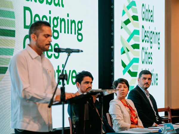 Guayaquil presenta la Guía de Diseño de Calles, una herramienta que moderniza la planificación urbana y prioriza a peatones.
