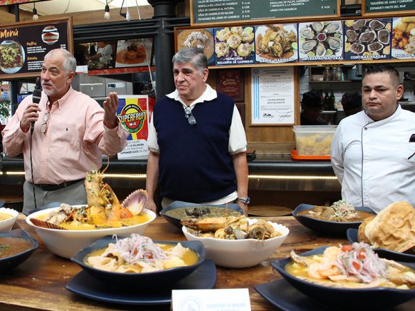 El Tercer Festival de Sopas abrió con 14 restaurantes y más de 40 recetas en Guayaquil, para promover la cocina nacional.