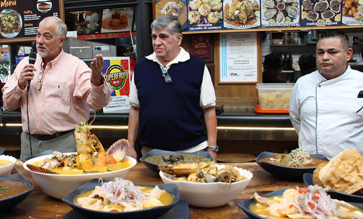 El Tercer Festival de Sopas abrió con 14 restaurantes y más de 40 recetas en Guayaquil, para promover la cocina nacional.