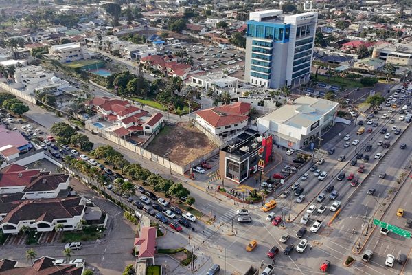 El paso elevado en la Avenida del Bombero en Guayaquil incorpora estándares ambientales internacionales, medidas de mitigación y vigilancia.