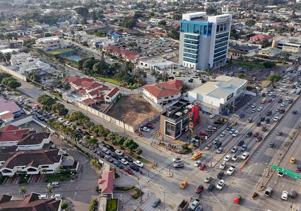 El paso elevado en la Avenida del Bombero en Guayaquil incorpora estándares ambientales internacionales, medidas de mitigación y vigilancia.