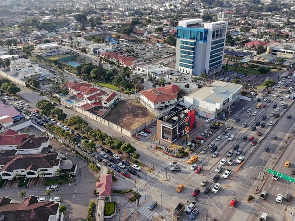 El paso elevado en la Avenida del Bombero en Guayaquil incorpora estándares ambientales internacionales, medidas de mitigación y vigilancia.
