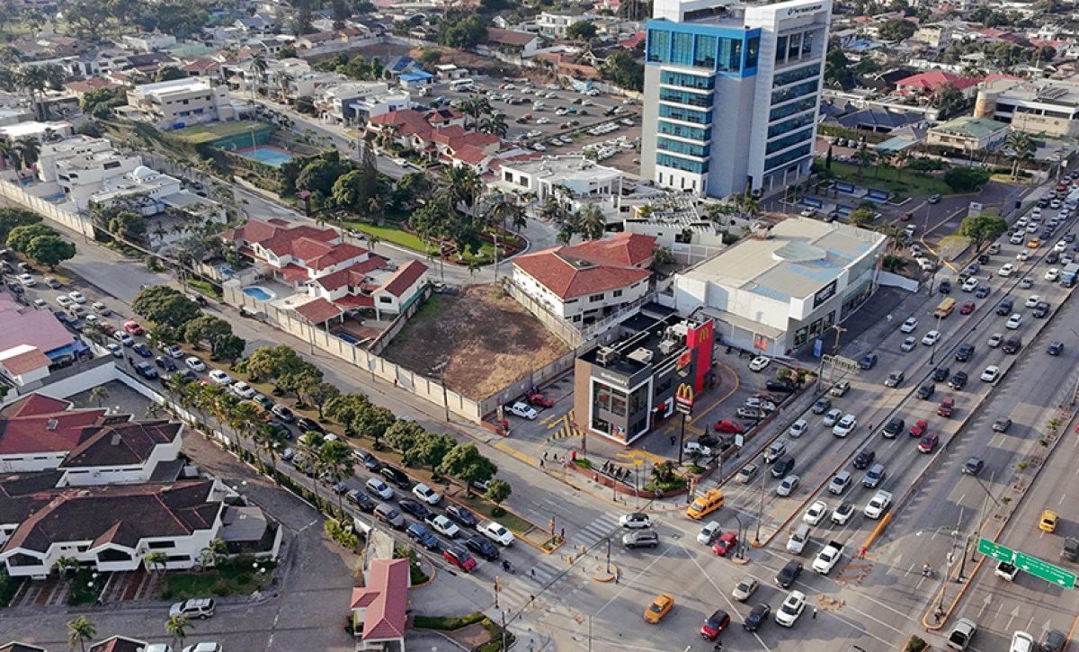 El paso elevado en la Avenida del Bombero en Guayaquil incorpora estándares ambientales internacionales, medidas de mitigación y vigilancia.