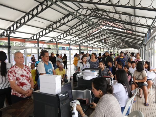 Quienes ganen menos de $650, trabajadores autónomos, desempleados, estudiantes de universidades públicas o becados, pagan $0.30 en la Metrovía.