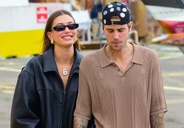 El cantante canadiense Justin Bieber, junto a su esposa Haley Bieber.