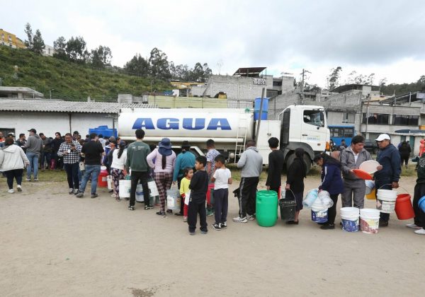 Crisis de agua en el sur de Quito deja a miles sin servicio y desata cruce de acusaciones