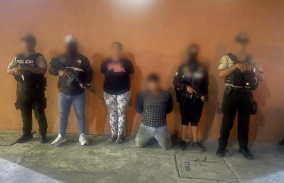 Un hombre y una mujer fueron detenidos por el delito de tráfico de drogas.