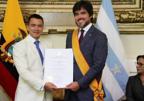 El ministro José De La Gasca participó en la ceremonia por los 490 años de Fundación de Guayaquil. FOTO: @MinGobiernoEc.